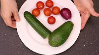 Salata Greceasca cu Pui si Avocado - Pas 3