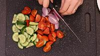 Salata Greceasca cu Pui si Avocado - Pas 8