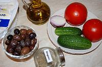 Salata Greceasca traditionala - Horiatiki - Pas 1