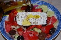 Salata Greceasca traditionala - Horiatiki - Pas 5