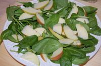 Salata cu spanac, mere si nuci  - Pas 2