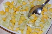 Salata de castraveti cu mango - Pas 4