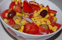 Salata de rosii cu porumb si masline - Pas 5