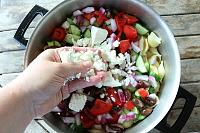 Salata greceasca cu paste si iaurt - Pas 7