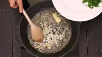 Scoici la tigaie, cu vin si usturoi - Moules Mariniere - Pas 12