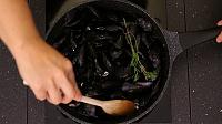 Scoici la tigaie, cu vin si usturoi - Moules Mariniere - Pas 17