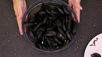 Scoici la tigaie, cu vin si usturoi - Moules Mariniere - Pas 6