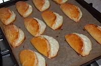 Sochni - biscuiti fragezi cu branza dulce - Pas 11