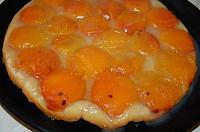 Tarta "Tatin" cu caise - Pas 9