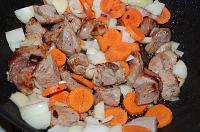 Varza calita cu carne si cartofi - Pas 2