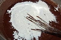 Chec cu ciocolata, nuci si prune (de post) - Pas 4