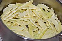 Mancare de pastai cu cartofi noi si usturoi - Pas 2