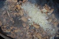 Paste cu sos aromat  de rosii si ciuperci - Pas 2