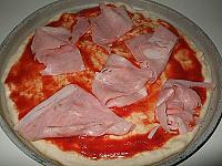 Pizza cu sunca si mozzarella - Pas 6