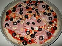 Pizza cu sunca si mozzarella - Pas 8