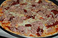 Pizza cu ton - Pas 3