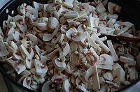 Pungute de clatite cu salata de ciuperci si porumb - Pas 2