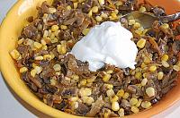 Pungute de clatite cu salata de ciuperci si porumb - Pas 5