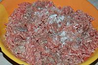 Rulouri cu carne si aluat - Pas 2