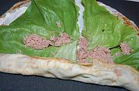 Rulouri de clatite cu ton si salata verde - Pas 4