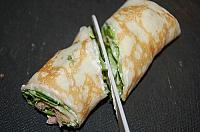 Rulouri de clatite cu ton si salata verde - Pas 6