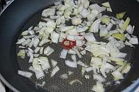 Salata cu ciuperci, carne de pui si oua - Pas 2