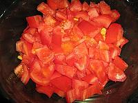 Salata cu rosii, castraveti, porumb si branza - Pas 3