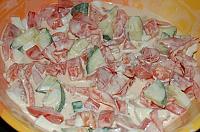 Salata cu somon afumat, rosii si castraveti - Pas 5