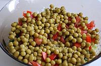 Salata cu varza, mazare si rosii - Pas 3