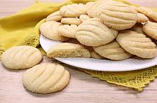 Biscuiți fragezi și simpli cu lămâie