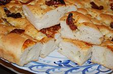 Focaccia cu cașcaval și ceapă