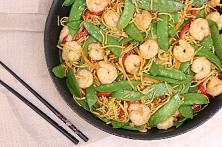 Noodles chinezești cu creveți și legume