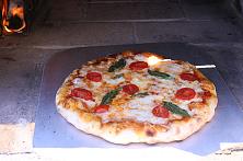 Pizza la cuptor cu lemne și aluat cu dospire lentă