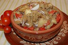 Salată de vinete, cu roșii și ceapă