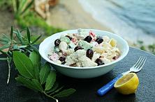 Salată grecească cu paste și iaurt