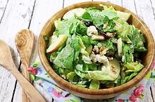 Salată verde cu mere și nuci