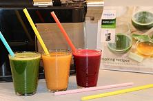 Suc cu multivitamine și noul storcător prin presare la rece Philips