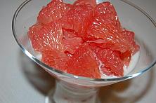Desert de grapefruit cu miere și iaurt