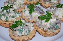 Mini tarte cu salata de ciuperci