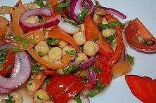 Salată de năut cu legume
