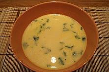 Supă cremă de morcovi, cu chili, smântână, pătrunjel și ghimbir