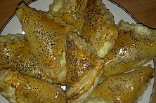 Triunghiuri cu brânză din foietaj