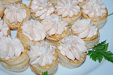Vol-au-vent cu cremă de brânză și somon afumat