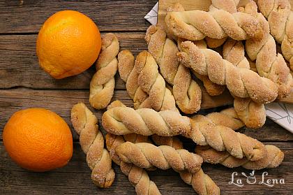 Biscuiți grecești cu suc de portocale (Koulourakia), de post