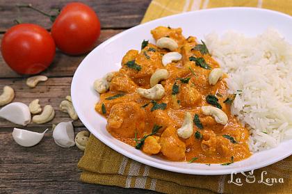 Butter Chicken - Pui în stil indian cu sos cremos de roșii și unt