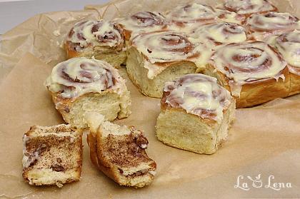 Cinnamon Rolls, sau Rulouri cu scortisoara si glazura