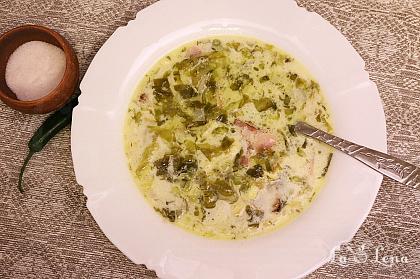 Ciorbă de salată verde cu afumătură