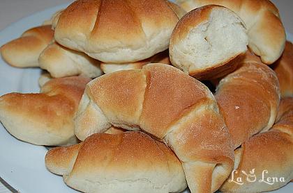 Cornuri pufoase cu rahat (de post)
