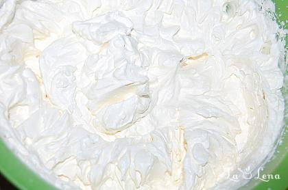 Crema de frișcă (cum batem corect smântâna pentru a face frișcă)
