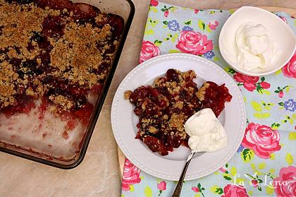 Crumble cu cireșe sau vișine